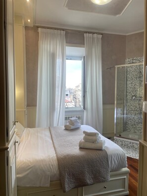 Romantic Room, City View - Dama Opera Elegantia Rooms (Rome)