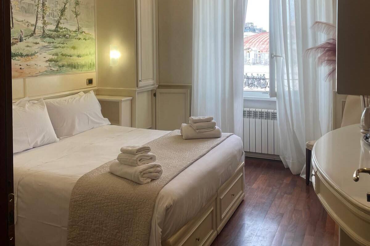 Deluxe Room, City View | In-room safe, laptop workspace, WiFi (free)