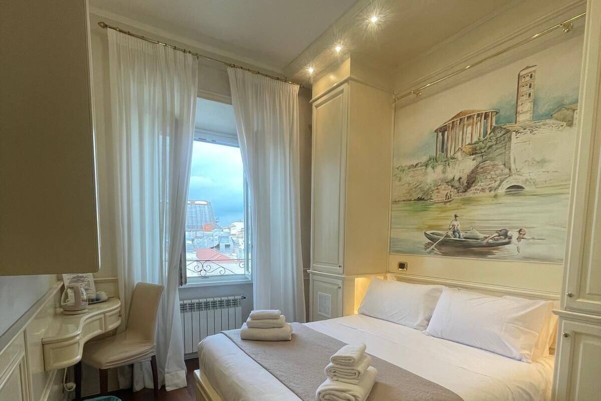 Deluxe Room, City View | In-room safe, laptop workspace, WiFi (free)