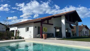 Piscine extérieure, piscine chauffée