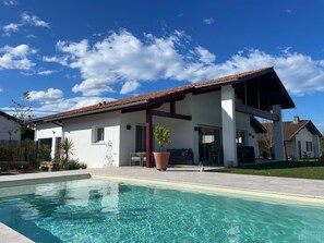 Piscine extérieure, piscine chauffée