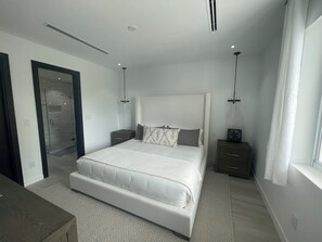 3 bedrooms, iron/ironing board, WiFi, bed sheets - The Seashell Condo (Nassau)