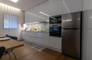 Micro-ondes, four, plaque de cuisson, lave-vaisselle