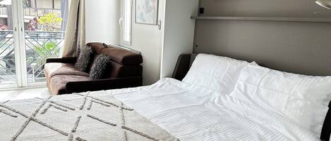 Iron/ironing board, WiFi, bed sheets