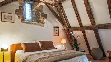 3 slaapkamers, een strijkplank/strijkijzer, gratis wifi, beddengoed