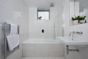 Shower, hair dryer, towels - At 1 Island Reach, you'll find yourself just steps away from pristine beaches (Newquay)