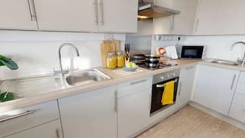 Apartment, 4 Bedrooms, Non Smoking | Private kitchen