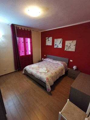 2 bedrooms, in-room safe, desk, free WiFi