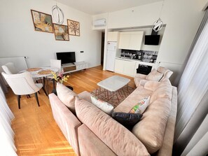 Deluxe Condo, 1 Bedroom, Non Smoking, City View | Private kitchen - G Tower Residence Apartment Rentals (Istanbul)