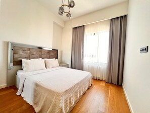 Leilighet – deluxe, 1 soverom, ikke-røyk, byutsikt | 1 soverom, sengetøy av topp kvalitet og safe på rommet