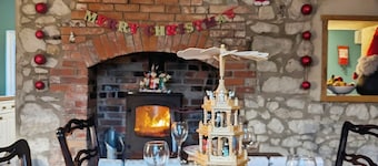 Kildare - a house that sleeps 11 guests in 4 bedrooms