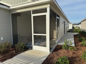 Exterior - Charming 2/2 in The Villages near East Port. (Wildwood)