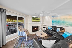 TV, fireplace