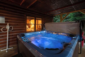 Indoor spa tub