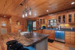 Fridge, microwave, oven, stovetop - Deer Haven - Ellijay GA (Ellijay)