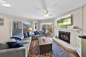 Fernseher, Kamin, Arbeitsbereiche