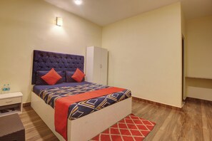 Habitació doble Deluxe, 1 llit de matrimoni | Roba de llit d'alta qualitat i matalassos amb encoixinament addicional 