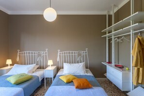 4 室のベッドルーム、アイロン / アイロン台、WiFi (無料)、ベッドシーツ