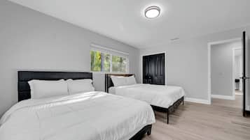 8 chambres, fer et planche à repasser, Wi-Fi, draps fournis