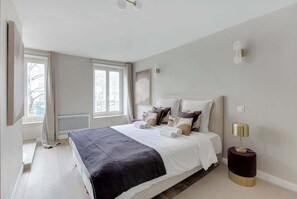 3 quartos, ferros/tábuas de passar roupa, Wi-Fi, roupa de cama