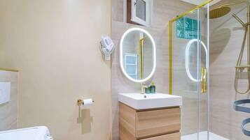 Douche, sèche-cheveux