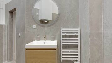 Ducha y secador de pelo