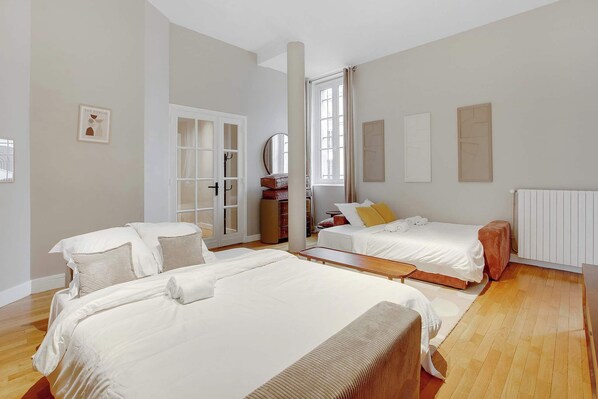 1 bedroom, iron/ironing board, WiFi, bed sheets - Charming 1BR Parisian cocoon with all comforts (Paris)