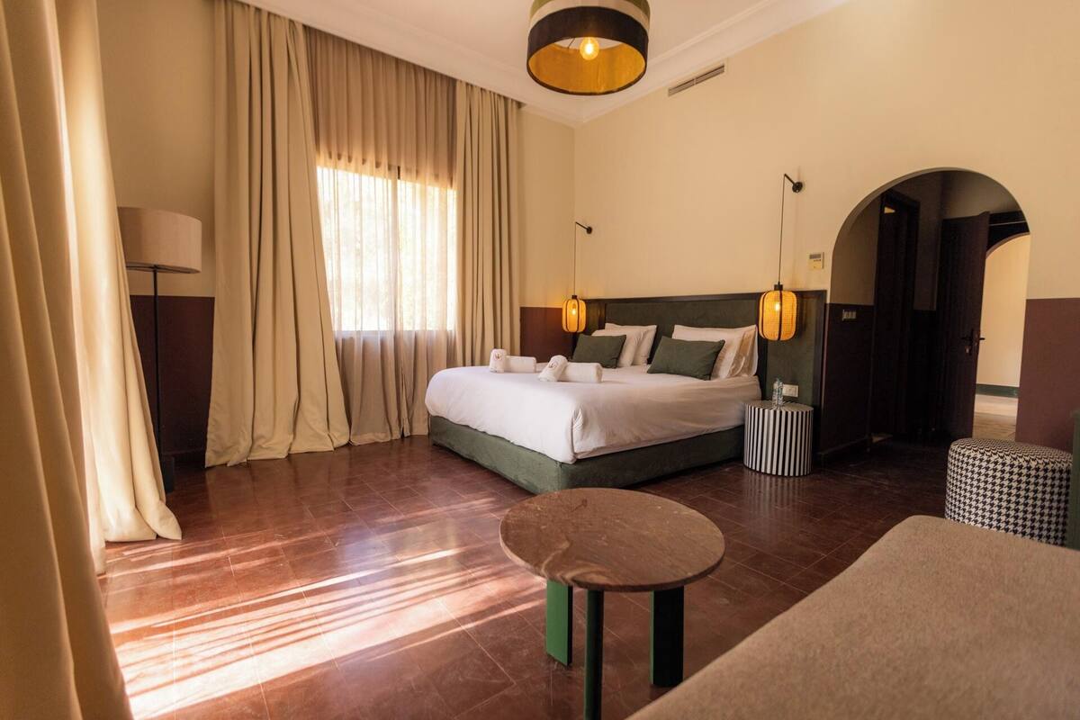 Junior-Suite | 1 Schlafzimmer, hochwertige Bettwaren, kostenloses WLAN, Bettwäsche