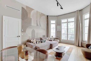 TV - Elegant air-conditioned apartment - Arc de Triomphe (Paris)
