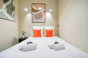 1 dormitori, planxa i posts de planxar, wifi i roba de llit 