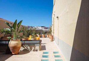 Property grounds - Chryssi Seafront Living 02, stylish apt up to 4 in Rethymno! (Rethymno)