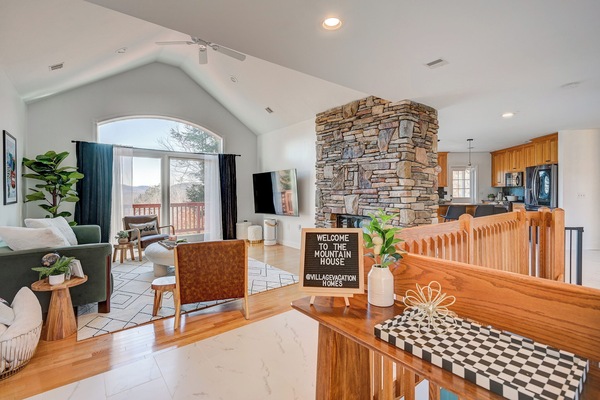 Libros, monitor de computadora