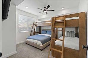 2 bedrooms, iron/ironing board, travel crib, WiFi - Cliffside Vista - Stay for 7! (Hurricane)