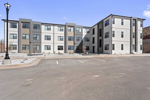 Exterior and parking  - Cliffside Vista - Stay for 7! (Hurricane)