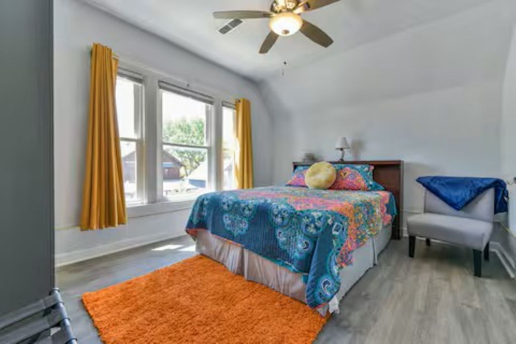 Iron/ironing board, Internet, bed sheets