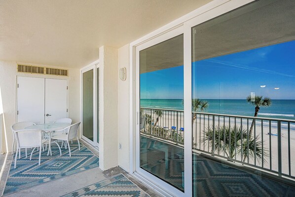 屋外ダイニングエリア