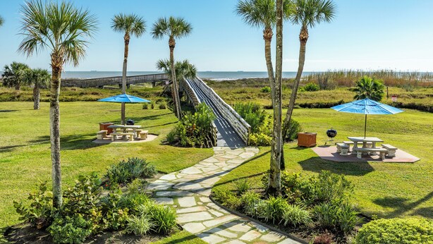 Outdoor dining - 0109 Sea Shell Seashore| Beachfront Coastal Escape | Sleeps 4 (Galveston)