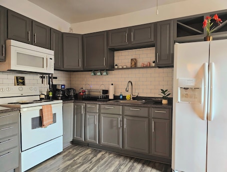 Fridge, microwave, oven, stovetop. NoDa Escape Near Uptown