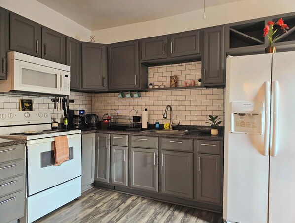 Fridge, microwave, oven, stovetop