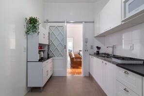 Fridge, microwave, oven, stovetop - Sophisticated just a few steps from the lagoon | SB301 (Rio de Janeiro)