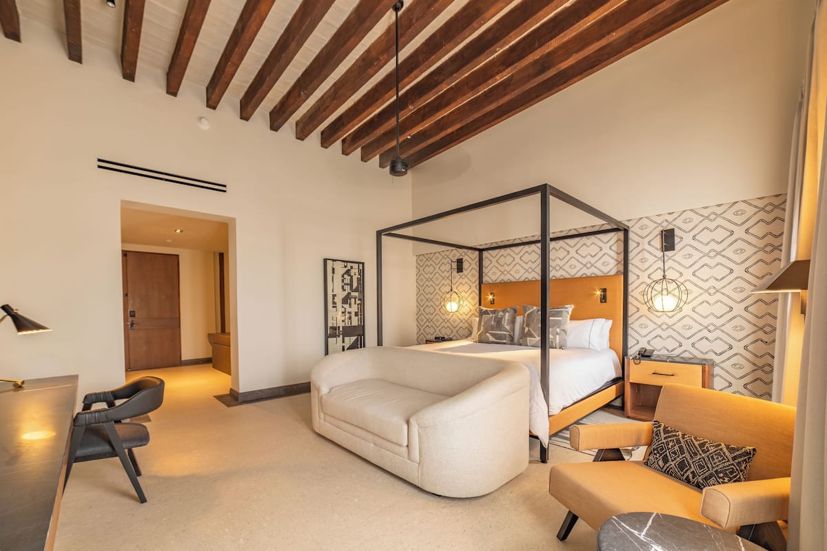 Deluxe Room, 1 King Bed (Classic) | Premium bedding, minibar, in-room safe, individually decorated