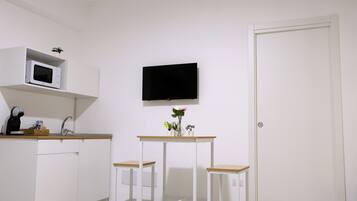 Comfort Quadruple Room | Desk, free WiFi, bed sheets