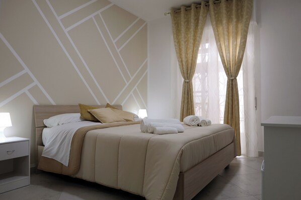 Classic Double Room | Desk, free WiFi, bed sheets - La Maison Pompeiana (Pompei)