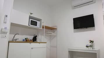 Comfort Double Room | Desk, free WiFi, bed sheets