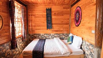 Basic Double Room, 1 King Bed | Front of property