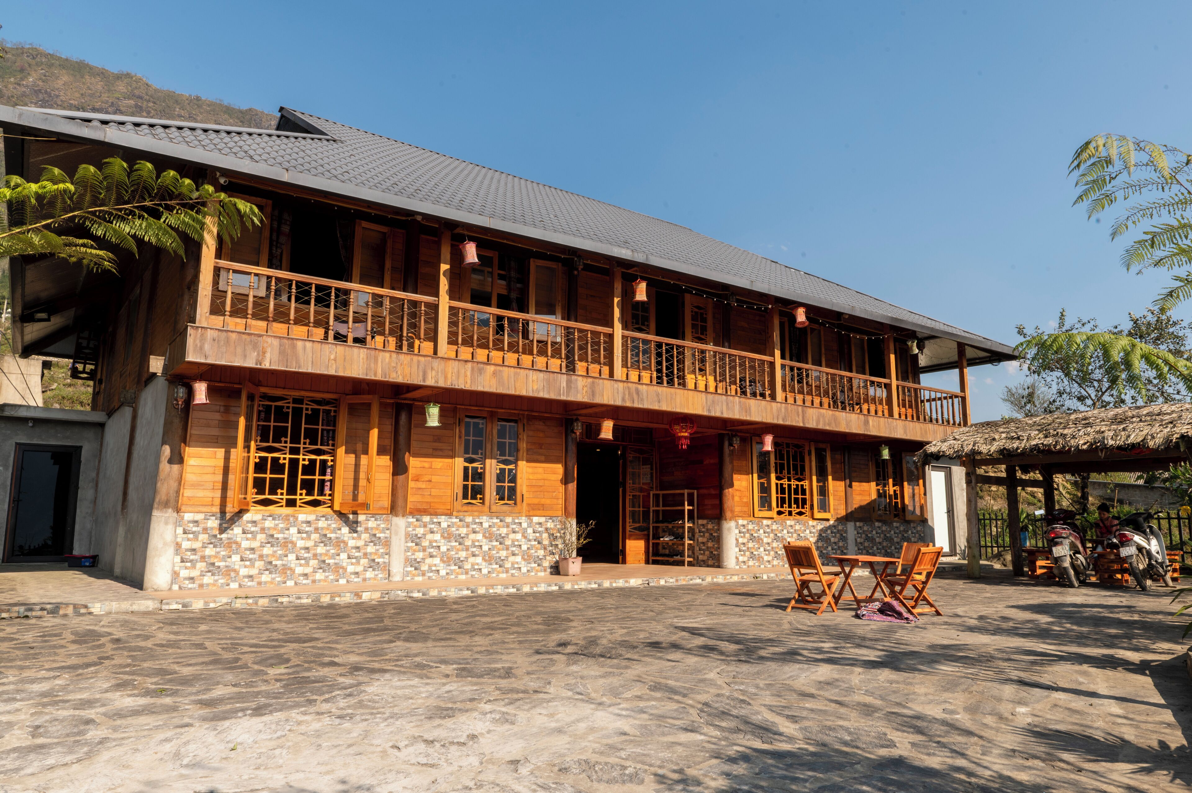 Vista frontal de la propiedad