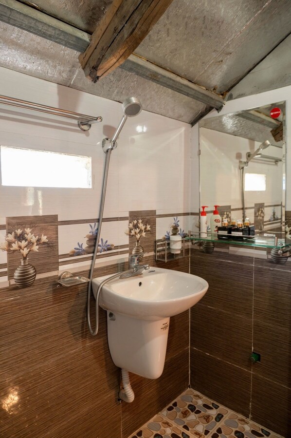 A bathroom with a sink, shower, and a mirror. - Hmong farmstay (Ta Van)