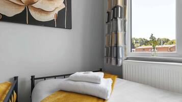3 bedrooms, iron/ironing board, WiFi, bed sheets