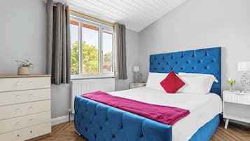 3 bedrooms, iron/ironing board, WiFi, bed sheets