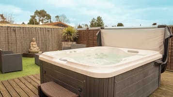Bain à remous extérieur